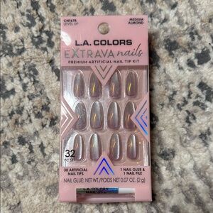 L.A. Colors Extrava Nails - Shimmering Almond Set